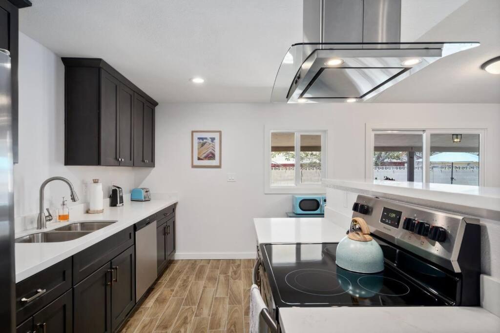 Villa Fab Phx Getaway W/ Pool & Fire Pit Phoenix Esterno foto