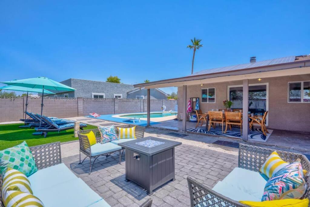 Villa Fab Phx Getaway W/ Pool & Fire Pit Phoenix Esterno foto