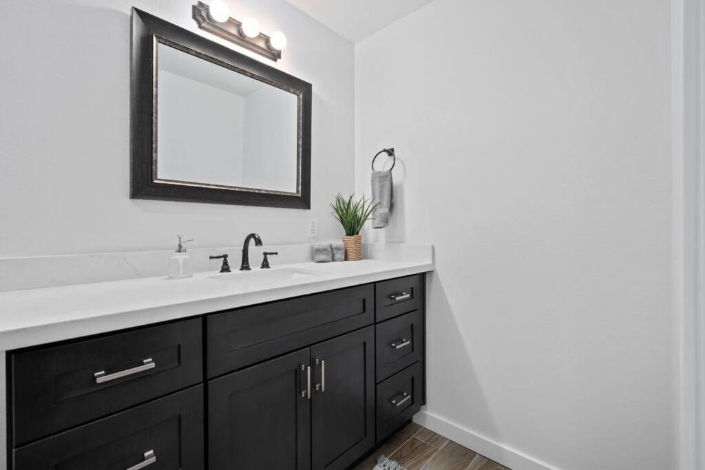 Villa Fab Phx Getaway W/ Pool & Fire Pit Phoenix Esterno foto