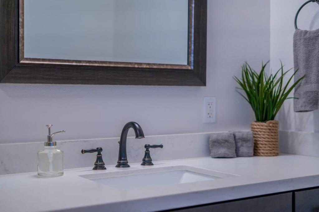 Villa Fab Phx Getaway W/ Pool & Fire Pit Phoenix Esterno foto