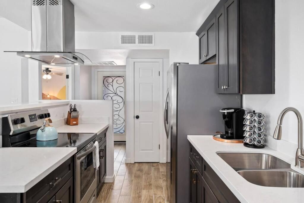 Villa Fab Phx Getaway W/ Pool & Fire Pit Phoenix Esterno foto