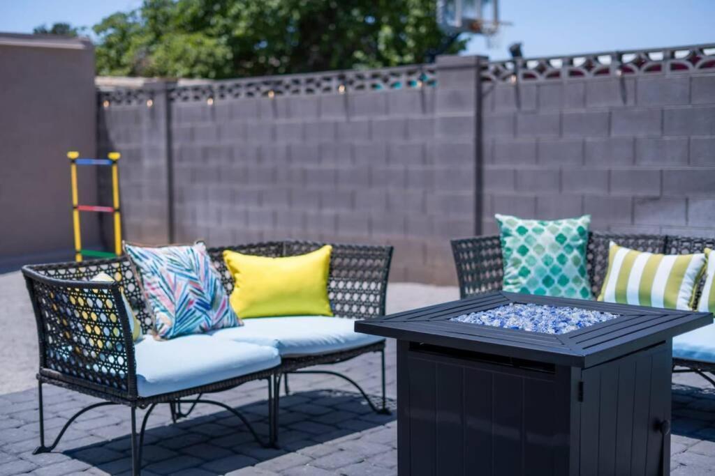 Villa Fab Phx Getaway W/ Pool & Fire Pit Phoenix Esterno foto