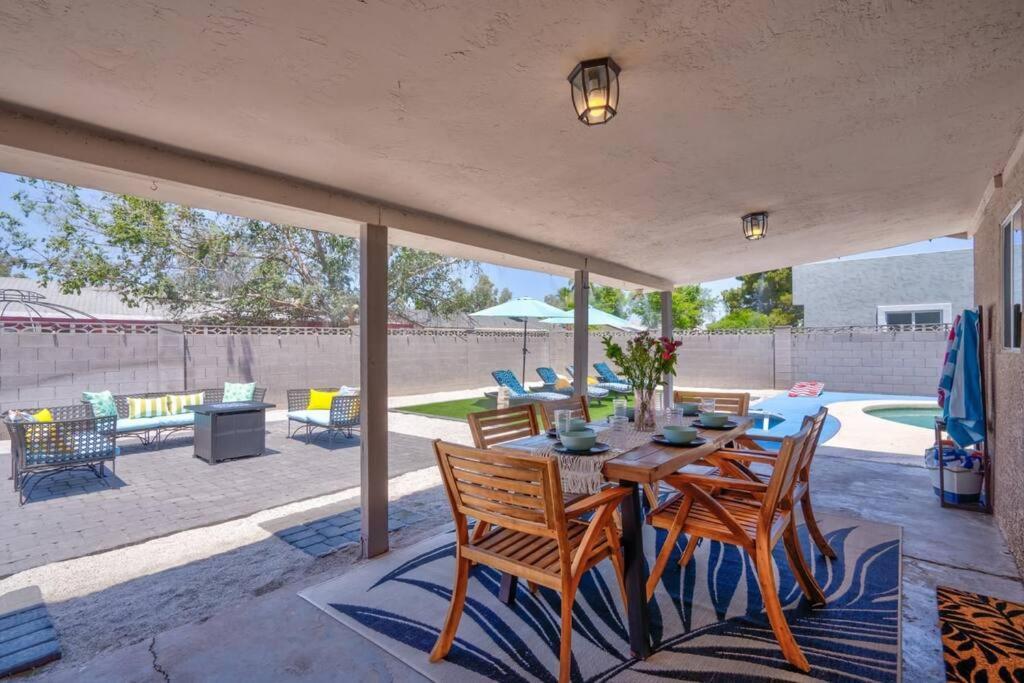 Villa Fab Phx Getaway W/ Pool & Fire Pit Phoenix Esterno foto