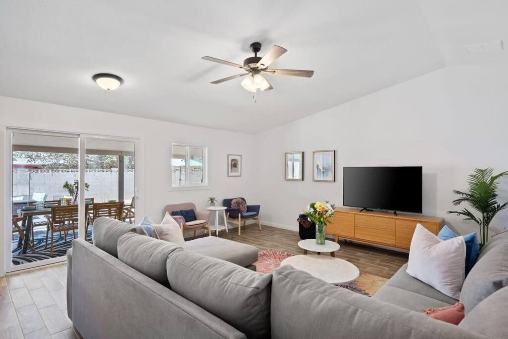 Villa Fab Phx Getaway W/ Pool & Fire Pit Phoenix Esterno foto