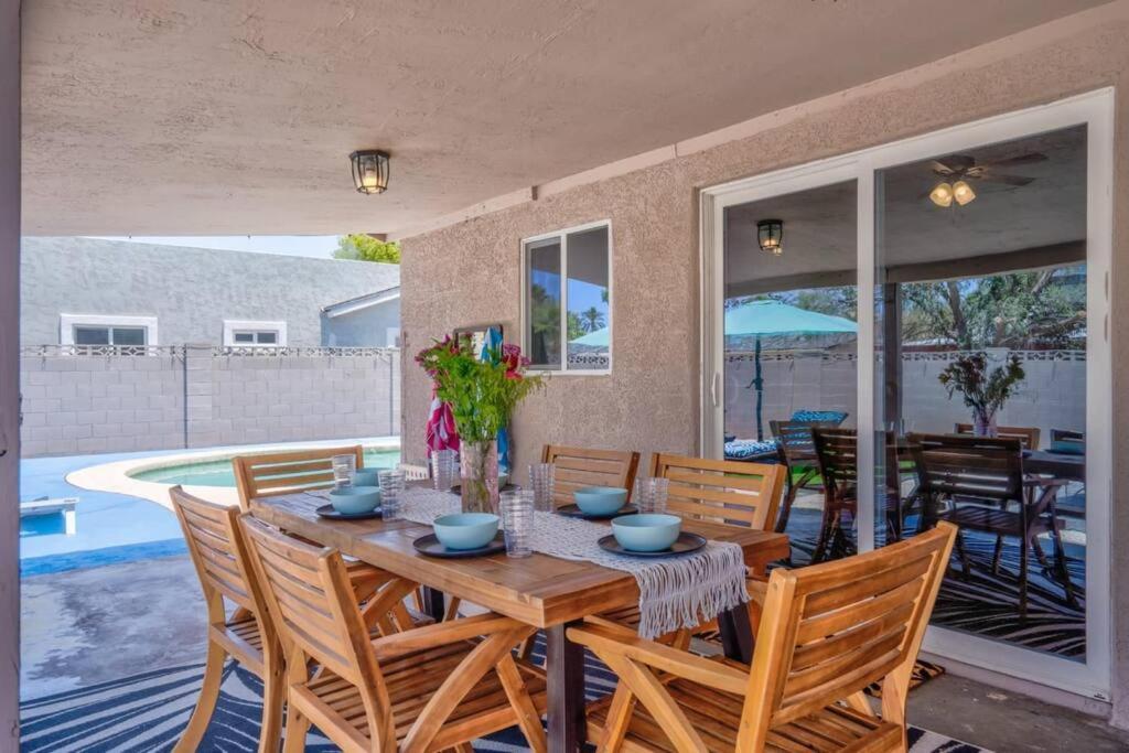 Villa Fab Phx Getaway W/ Pool & Fire Pit Phoenix Esterno foto