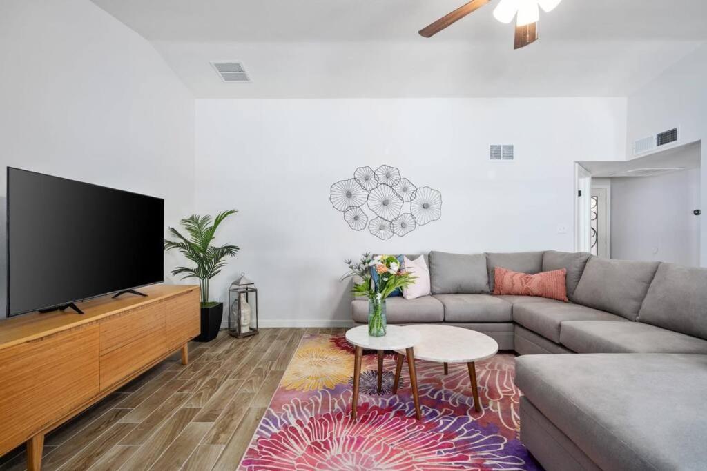 Villa Fab Phx Getaway W/ Pool & Fire Pit Phoenix Esterno foto